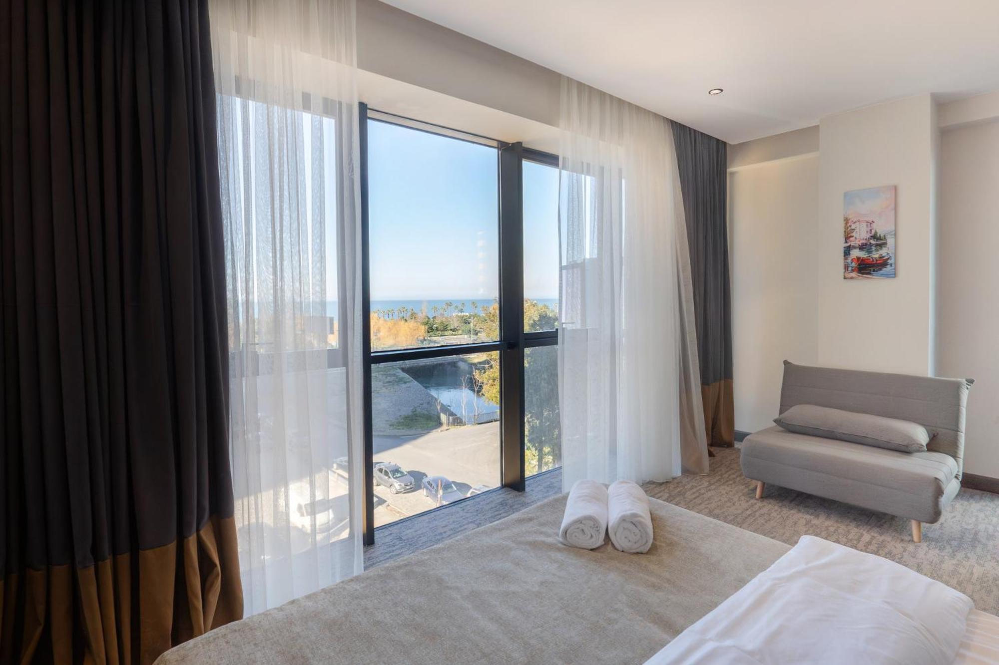 Nova Luxe Hotel & Residences Batumi Exterior foto